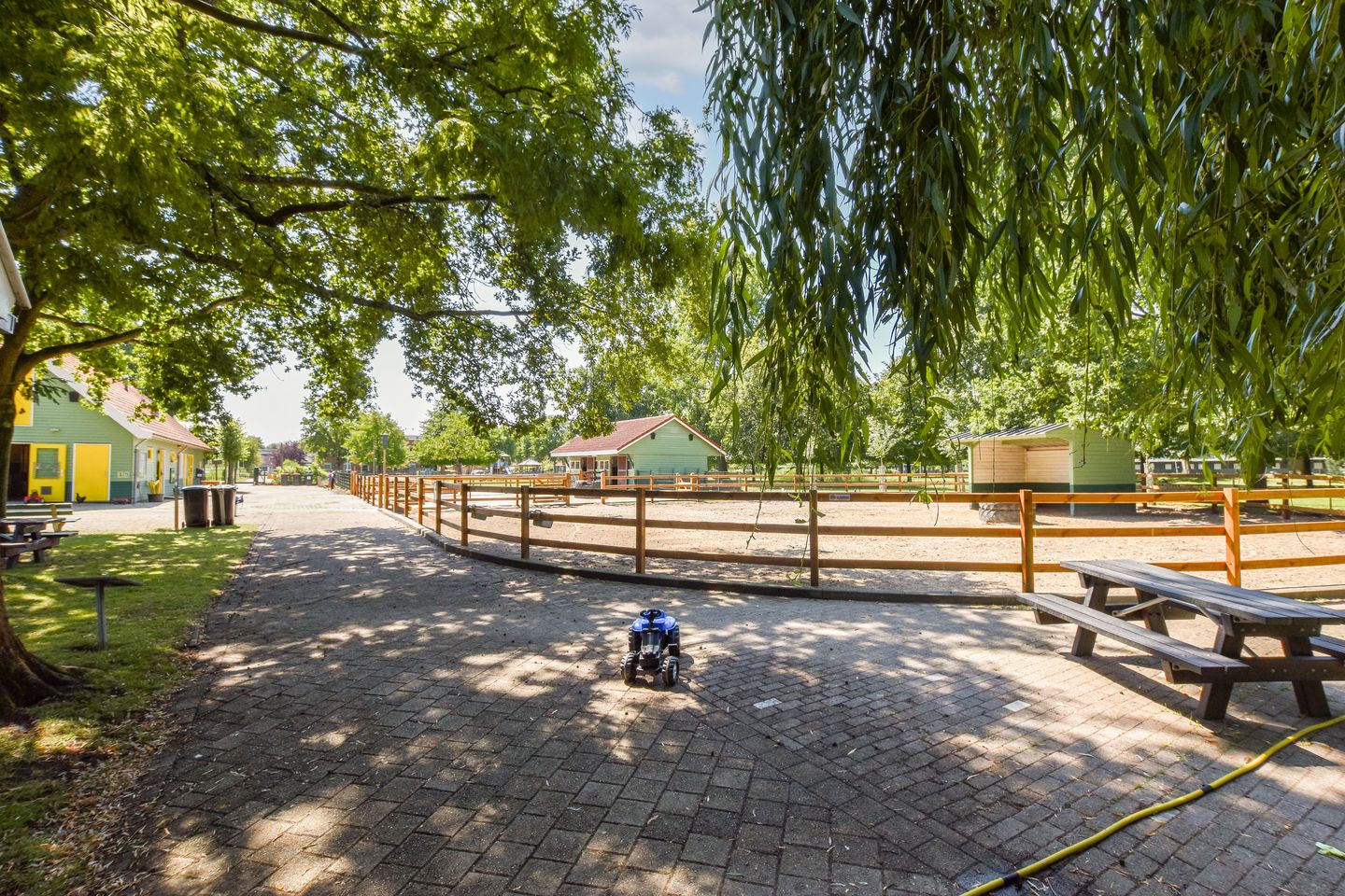 Photo 38 of Passage 43