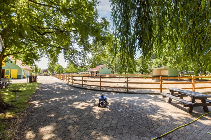 Photo 38 of Passage 43