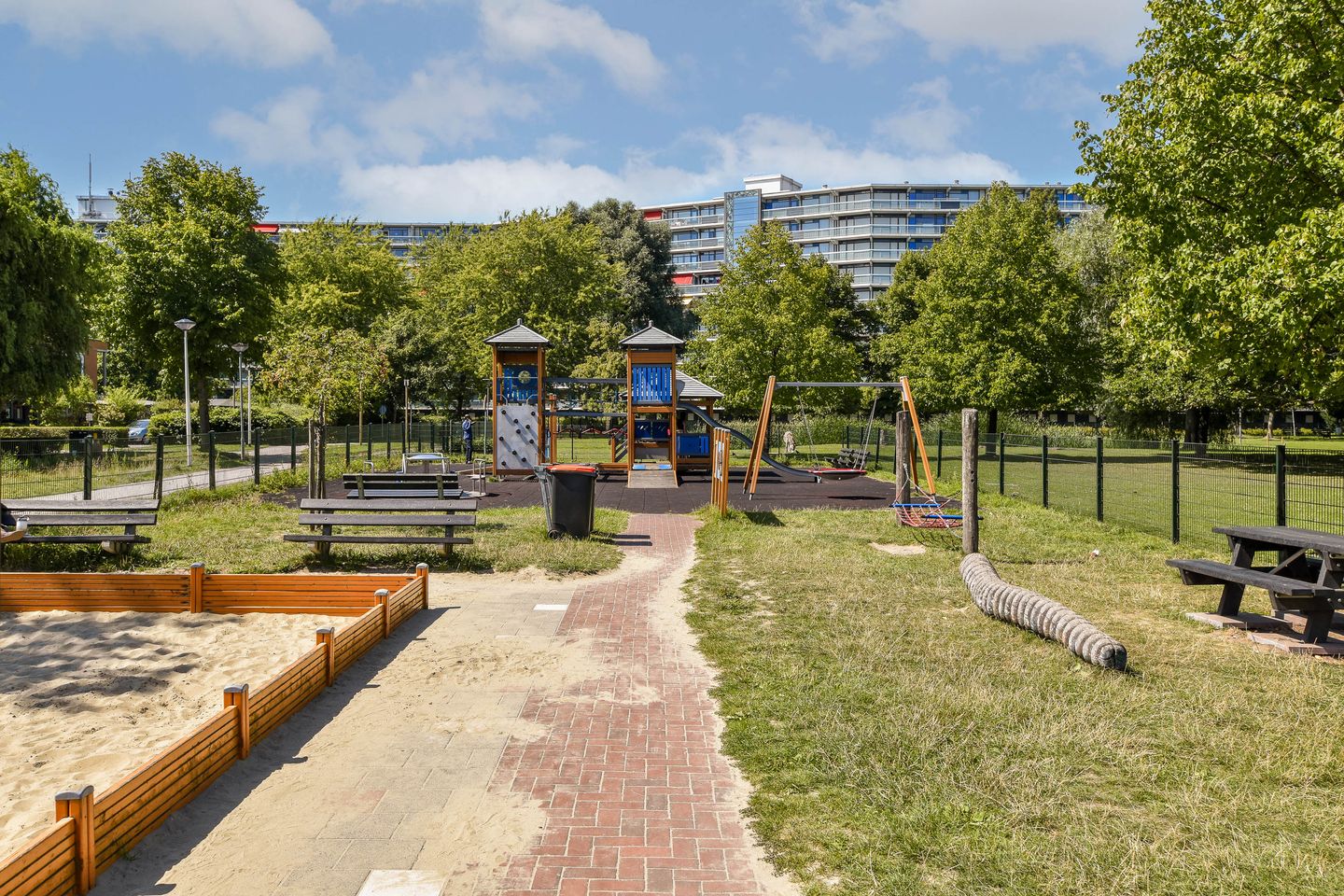 Photo 40 of Passage 43