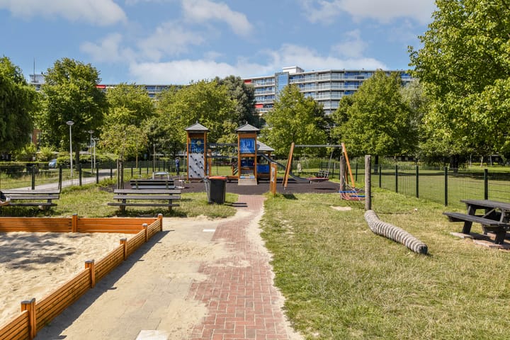 Photo 40 of Passage 43