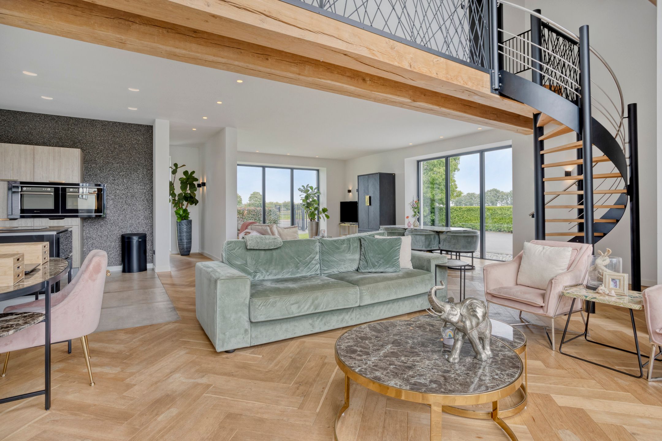 Foto 6 van Rouwstraat 1