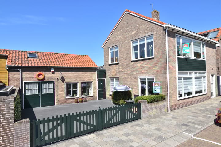 Photo 2 of Trompstraat 3