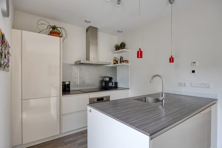 Photo 2 of Vuursteen 17