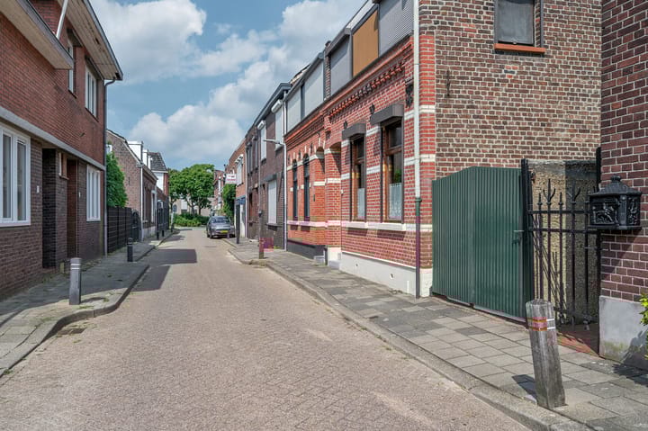 Foto 32 van Urbanusstraat 4