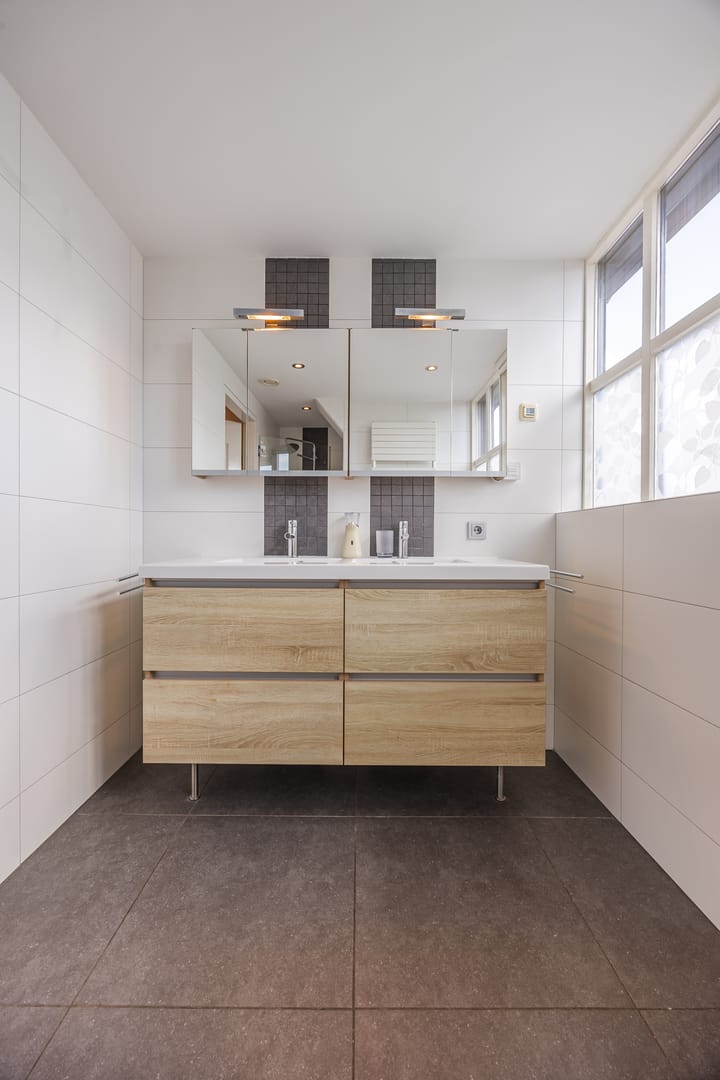 Photo 40 of Arnold van Lieropstraat 56