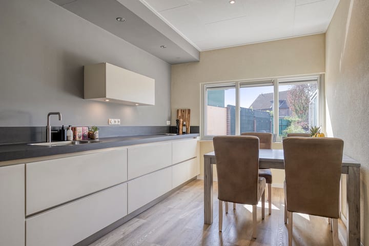 Photo 13 of Bernadettelaan 14