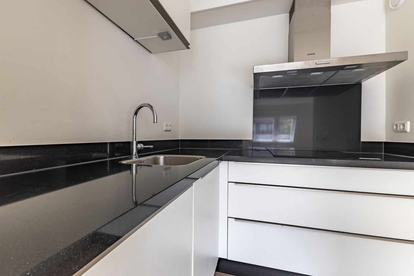 Foto 14 van Valkenierstraat 17-A