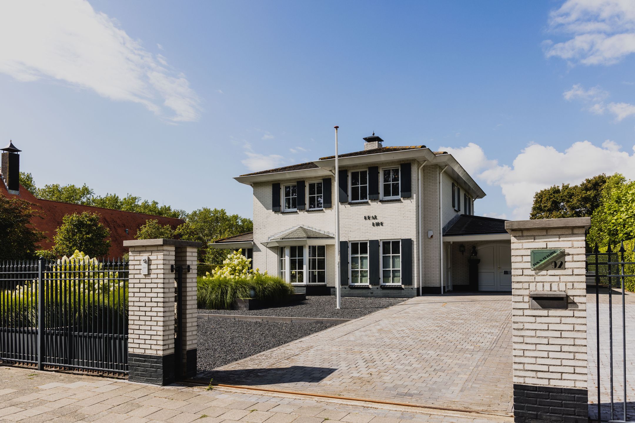 Photo 3 of Burgemeester van Woelderenlaan 92