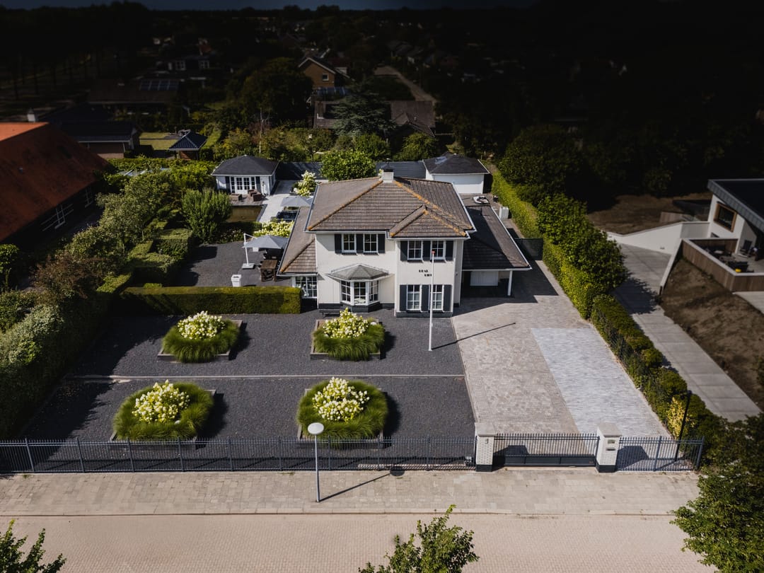 Photo 1 of Burgemeester van Woelderenlaan 92