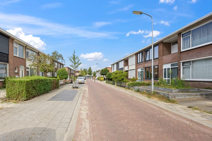 Foto 47 van Burgemeester Overmarsstraat 14