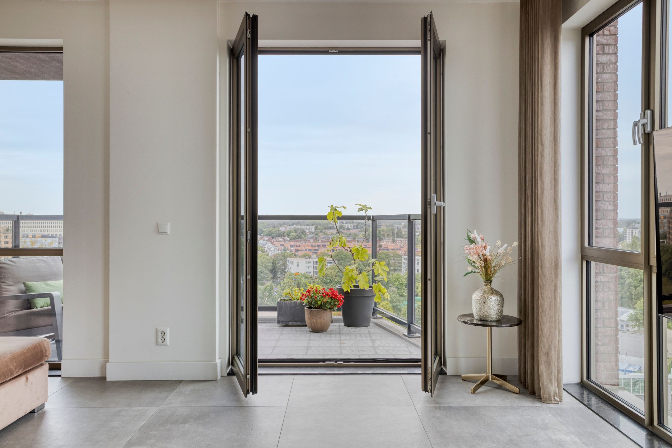 Photo 9 of Hofplein 76