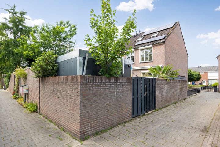 Foto 45 van Maarten Trompstraat 28