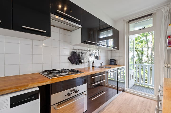 Photo 10 of Wilhelminastraat 46-2