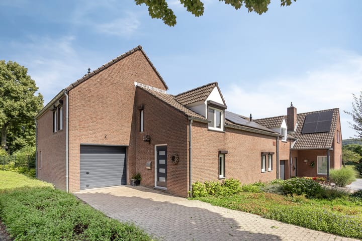 Foto 1 van Burg. Mr W.J.Merckelbachlaan 1