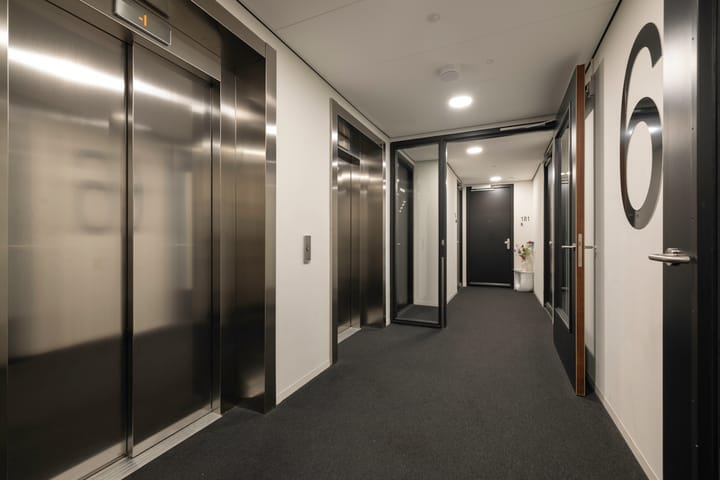 Foto 8 van Mies van der Rohestraat 183