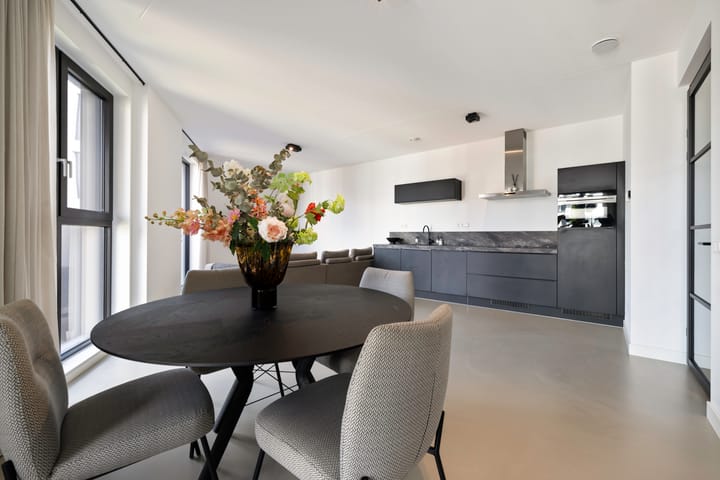 Foto 13 van Mies van der Rohestraat 183