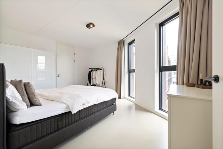 Foto 25 van Mies van der Rohestraat 183