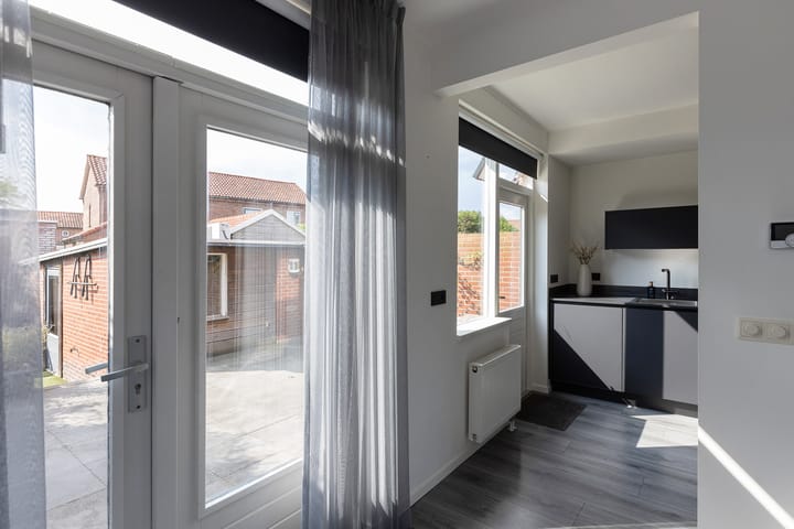 Photo 5 of Emmasingel 65