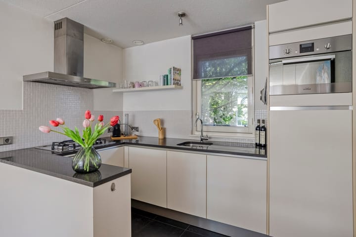 Photo 14 of Prins Hendrikstraat 61