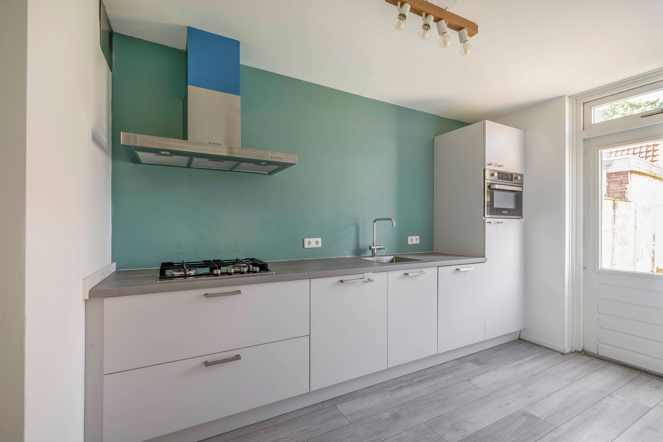 Photo 3 of Leliestraat 38