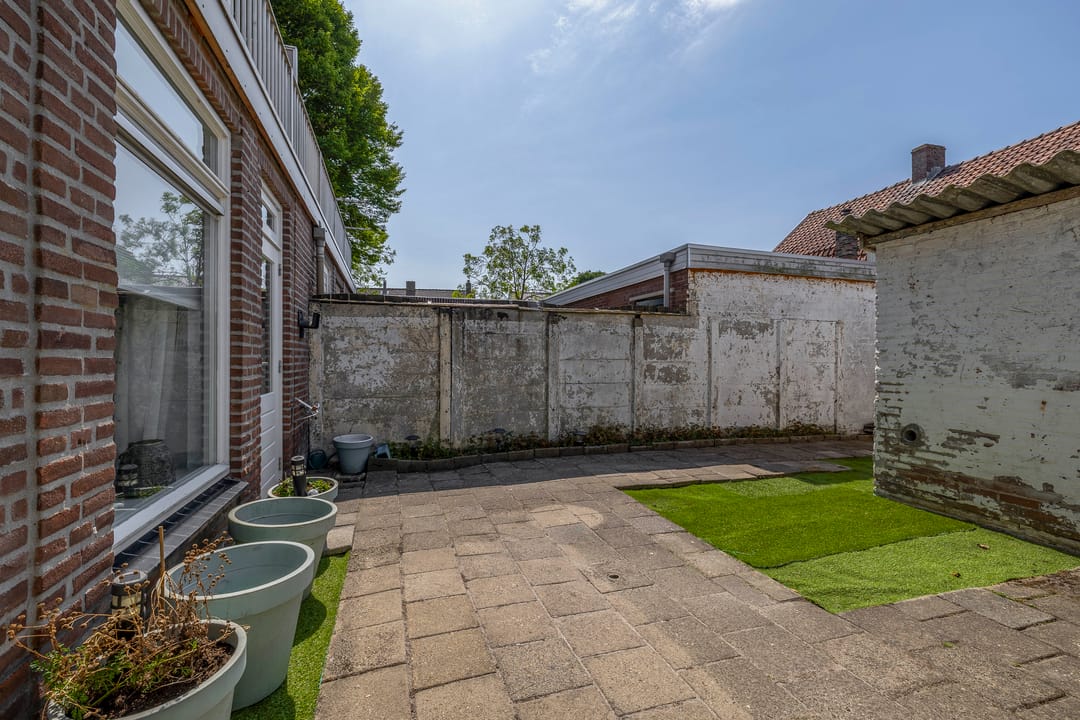 Photo 16 of Leliestraat 38