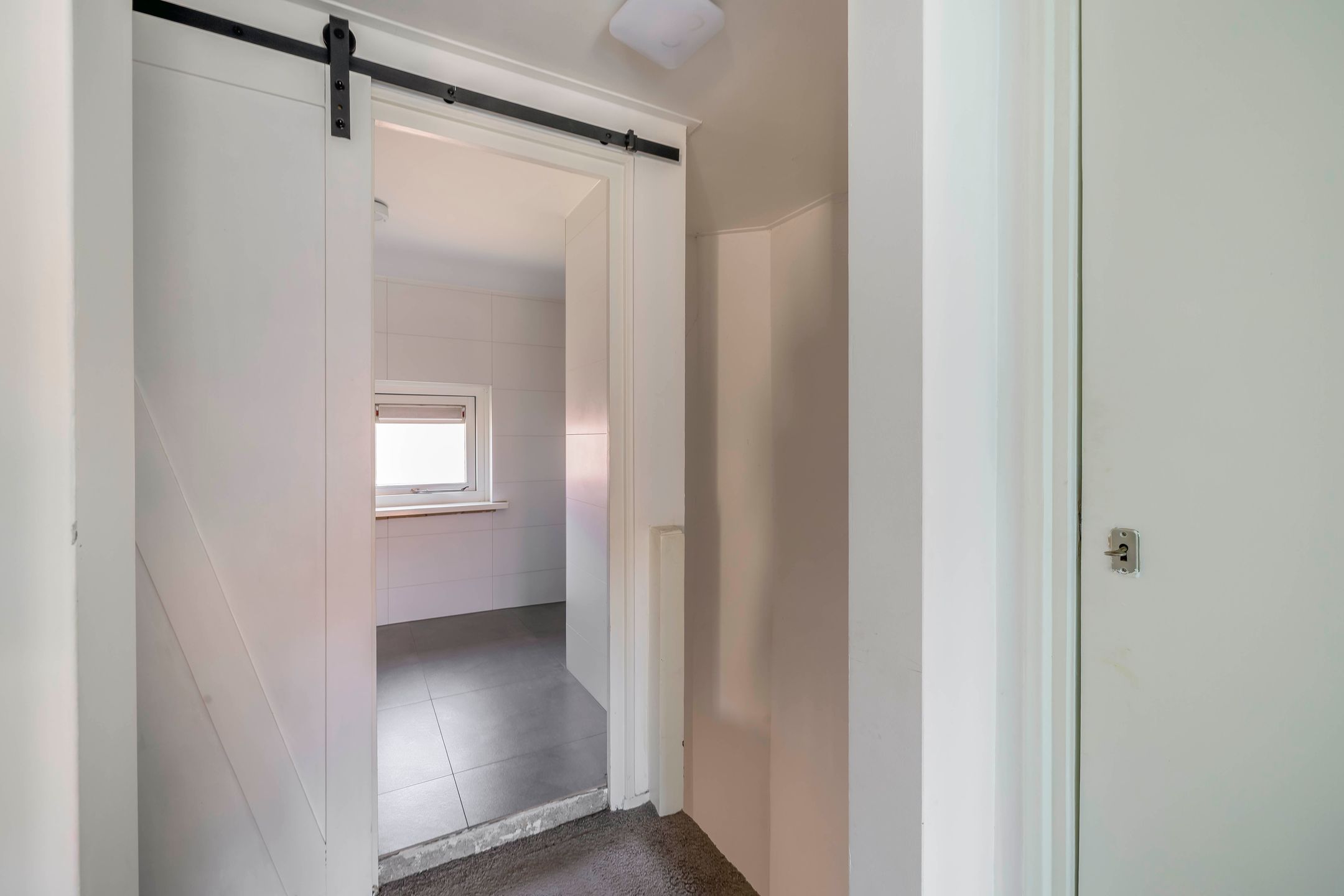 Photo 21 of Leliestraat 38