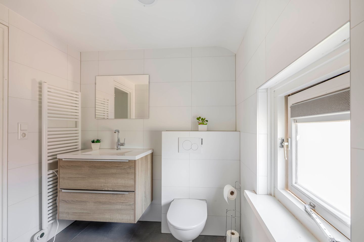 Photo 29 of Leliestraat 38