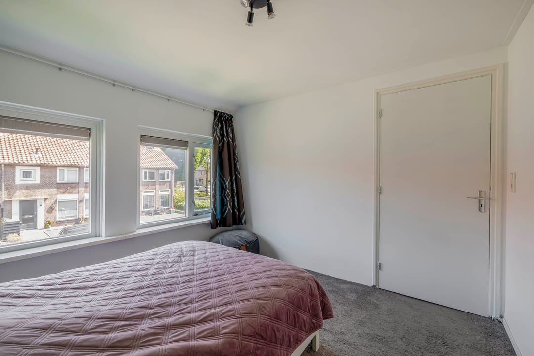 Photo 31 of Leliestraat 38