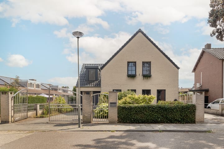 Photo 2 of Sint Willibrorduslaan 44