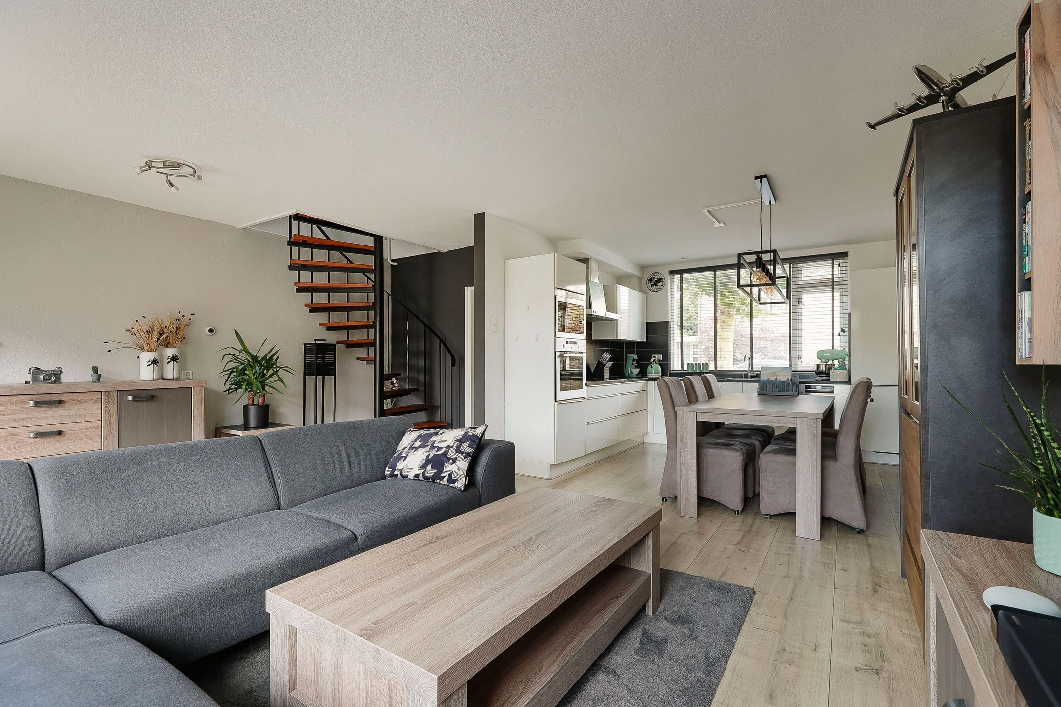 Photo 24 of Einsteinstraat 5