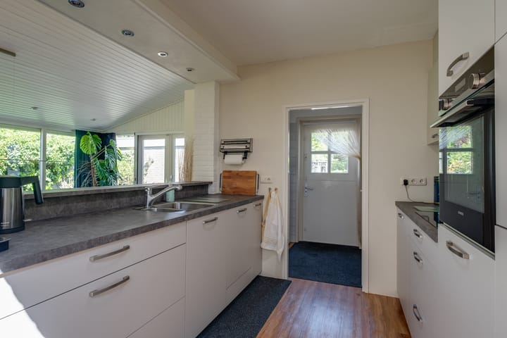 Photo 5 of Van Tuyll van Serooskerkenweg 24