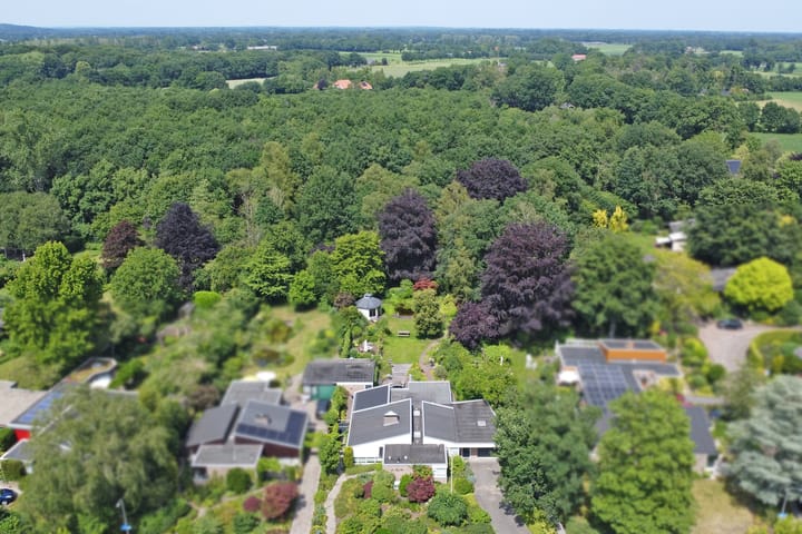 Photo 2 of Van Tuyll van Serooskerkenweg 24