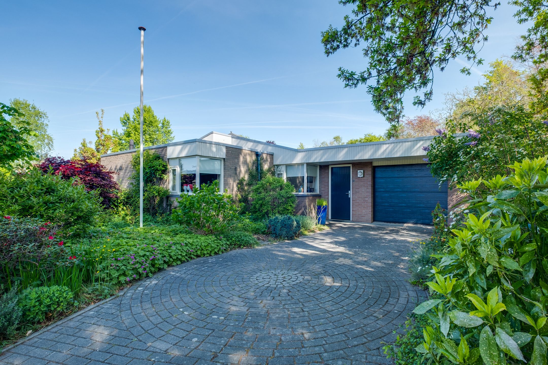 Foto 24 van Van Tuyll van Serooskerkenweg 24