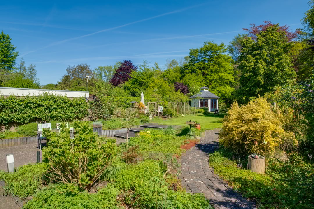 Foto 28 van Van Tuyll van Serooskerkenweg 24