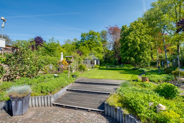 Foto 29 van Van Tuyll van Serooskerkenweg 24