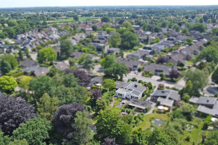 Foto 42 van Van Tuyll van Serooskerkenweg 24