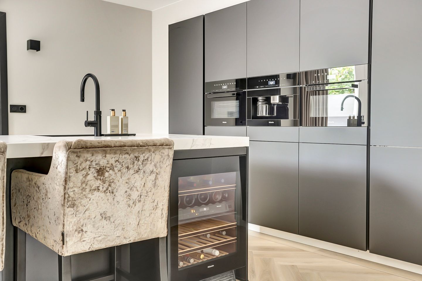 Foto 19 van Prof. R. Regoutstraat 38