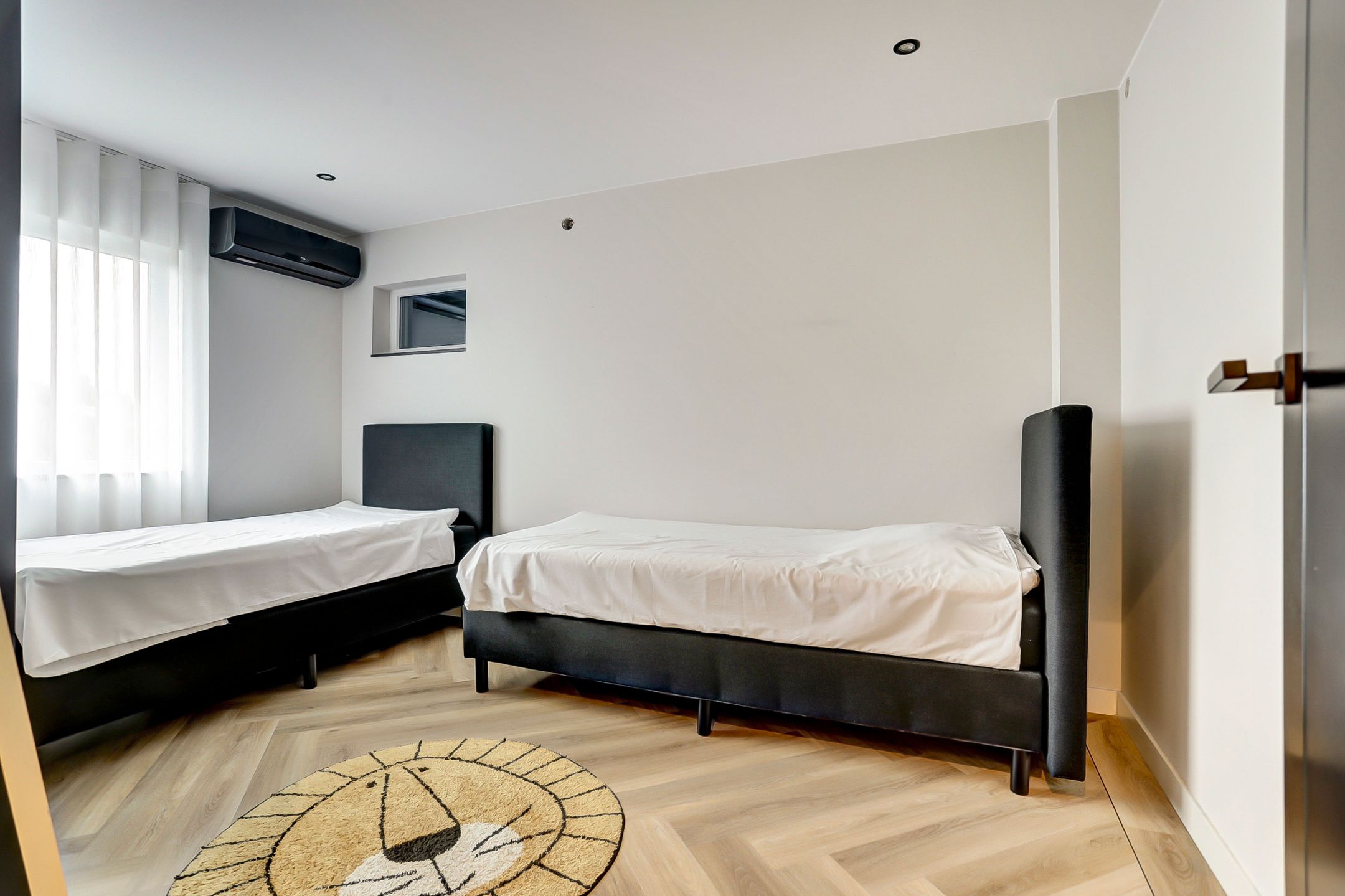 Foto 33 van Prof. R. Regoutstraat 38