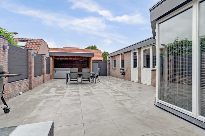 Foto 42 van Prof. R. Regoutstraat 38