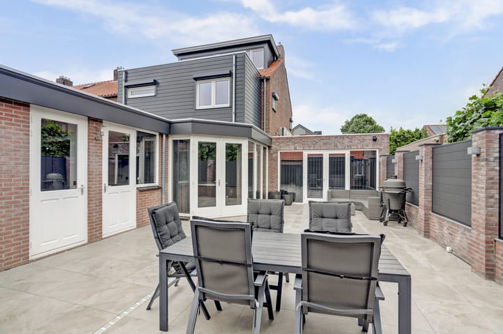 Foto 44 van Prof. R. Regoutstraat 38