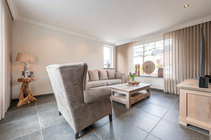 Foto 10 van Rucphensestraat 9