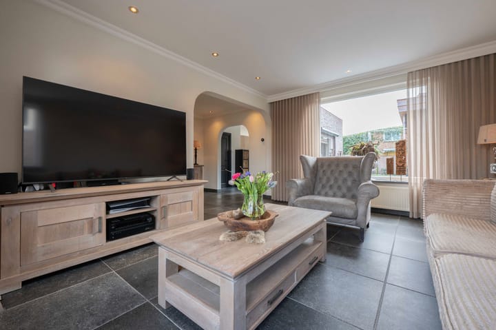 Foto 12 van Rucphensestraat 9