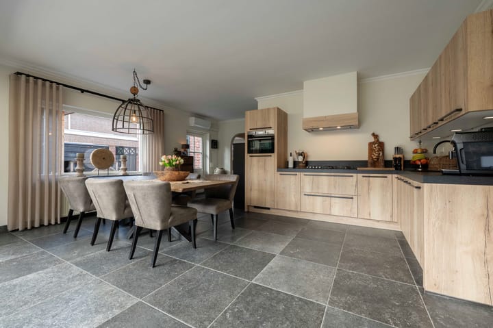 Foto 16 van Rucphensestraat 9