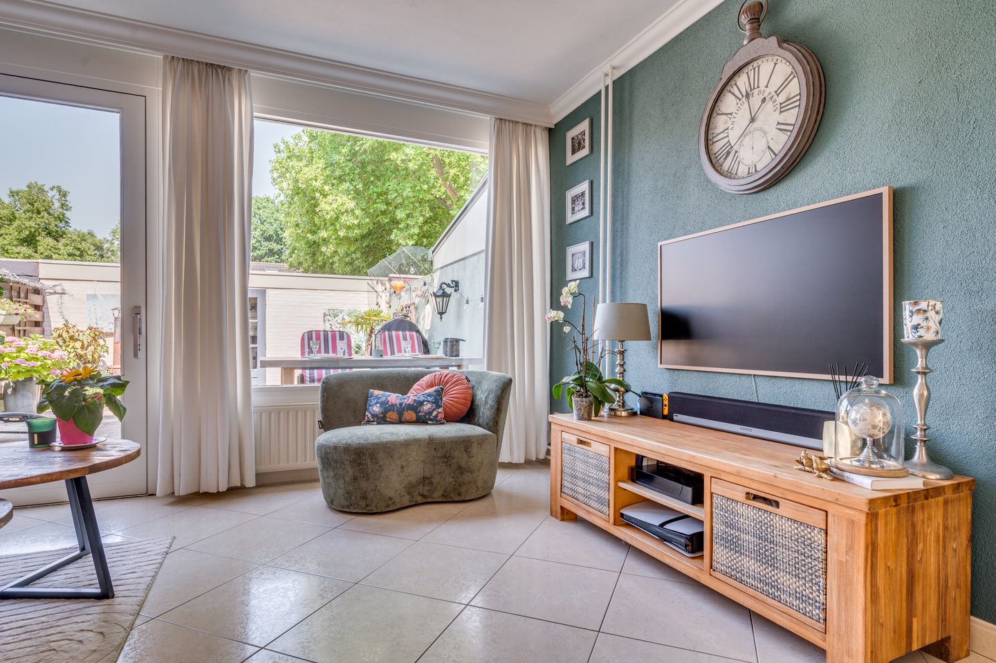 Photo 10 of Requesensstraat 31
