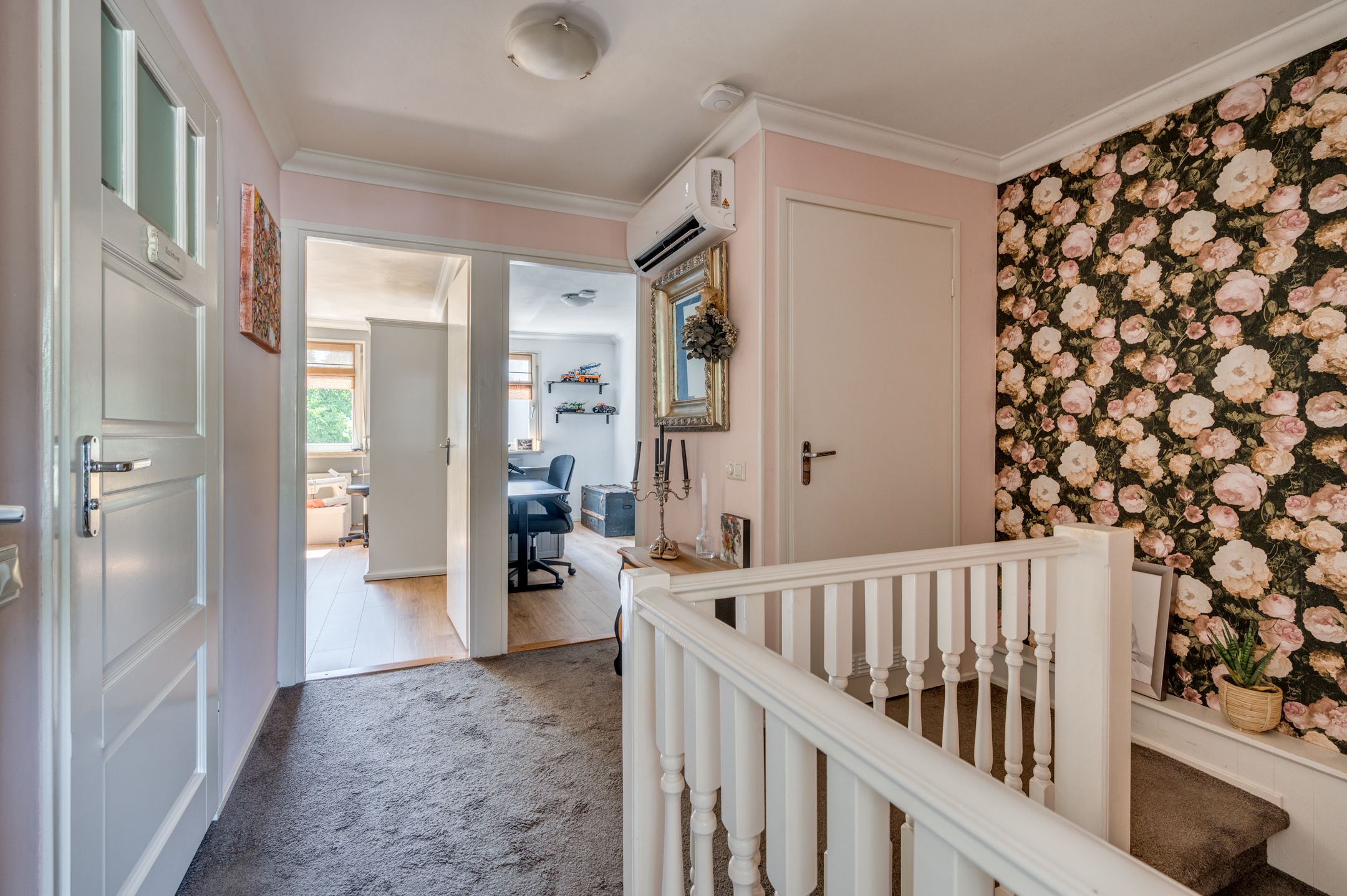Photo 33 of Requesensstraat 31