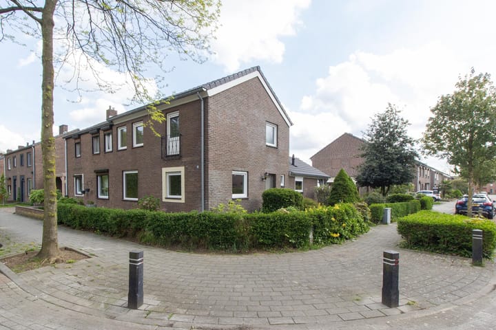 Photo 2 of Aalmoezenier Camplaan 10