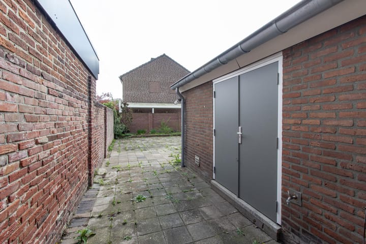 Photo 19 of Aalmoezenier Camplaan 10