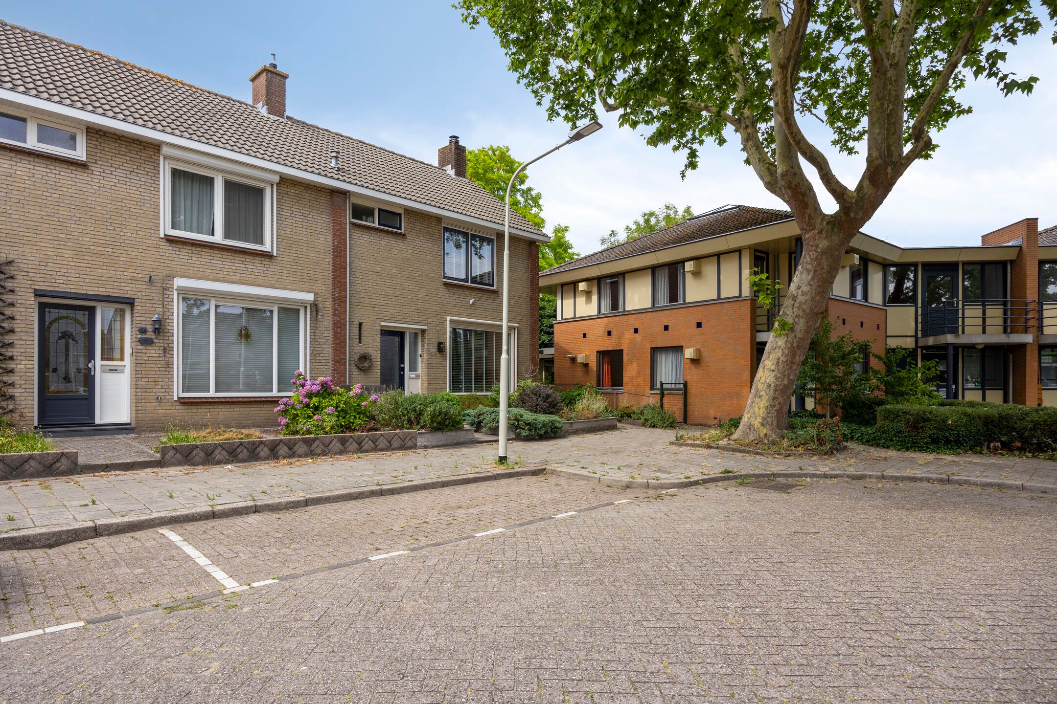 Photo 21 of Peter Benoitstraat 19