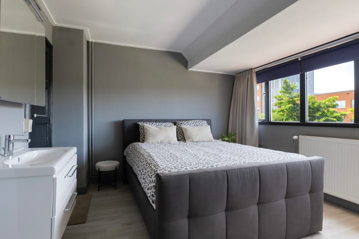 Photo 4 of Brederostraat 17