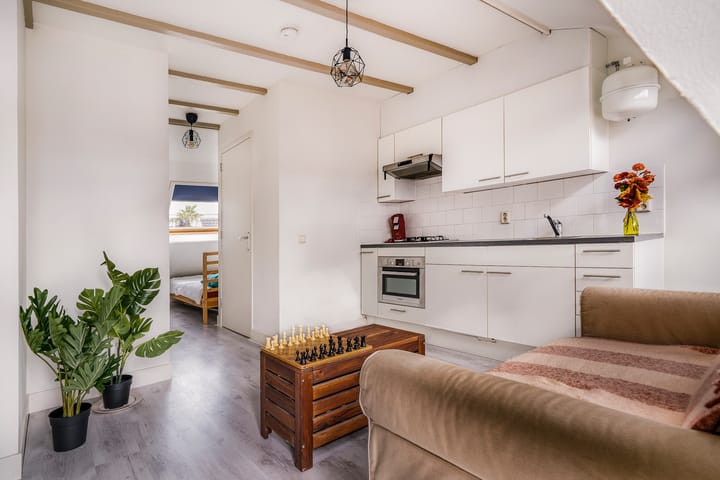 Photo 9 of Jan Bernardusstraat 18-4L